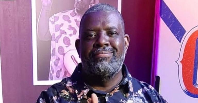 Péricles agita a web com registro de sua infância: ”Pequeno Péricles”