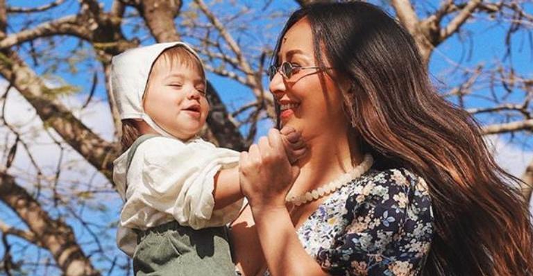 Sabrina Sato relembra cliques feitos em Barcelona: ”Primeira viagem em família com Zoe”