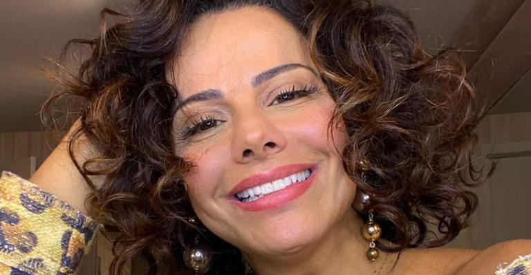 Viviane Araujo relembra ensaio na escola de samba Beija-Flor: ”Dia que eu me acabei de sambar”
