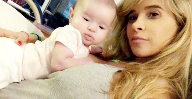 Dany Bananinha exibe cliques fofíssimos da filha e encanta web