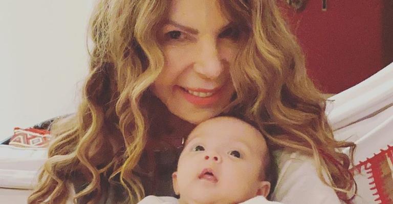 Elba Ramalho celebra mêsversário da neta, Esmeralda: ”Três meses de fofura”
