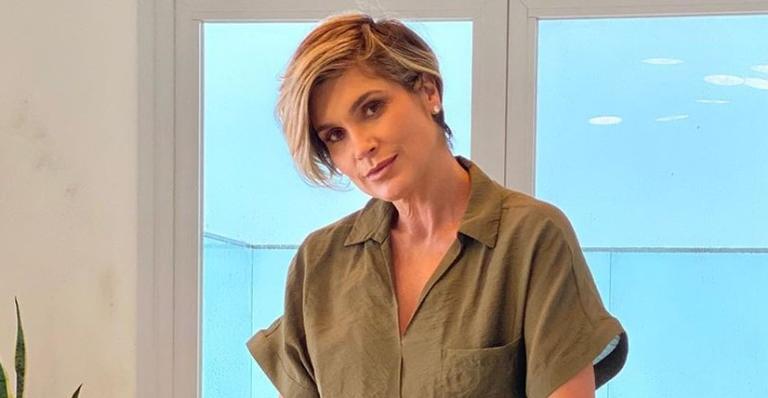 Flávia Alessandra posa toda sorridente com buquê de flores e seguidores babam: ”Coisa mais linda”