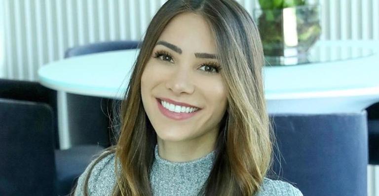 Grávida, Romana Novais exibe barriguinha no início da gestação e revela de quantas semanas está