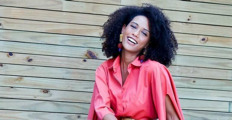 Taís Araujo relembra clique de ensaio fotográfico e encanta web: ”Fazendo a sensuelem”