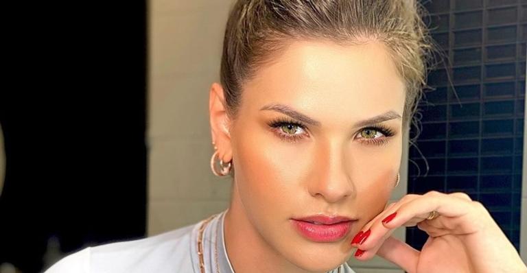 Andressa Suita surge belíssima e ostenta corpaço de biquíni grifado: ”Essa mulher é perfeita!”