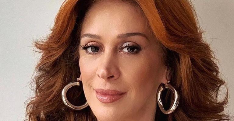Claudia Raia relembra primeiro ensaio nu, aos 17 anos, e fala sobre apoio da mãe