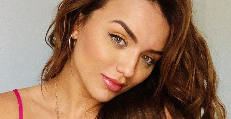 Ex-BBB Rafa Kalimann posa seminua e exibe beleza natural: ”Sem palavras…mulherão”