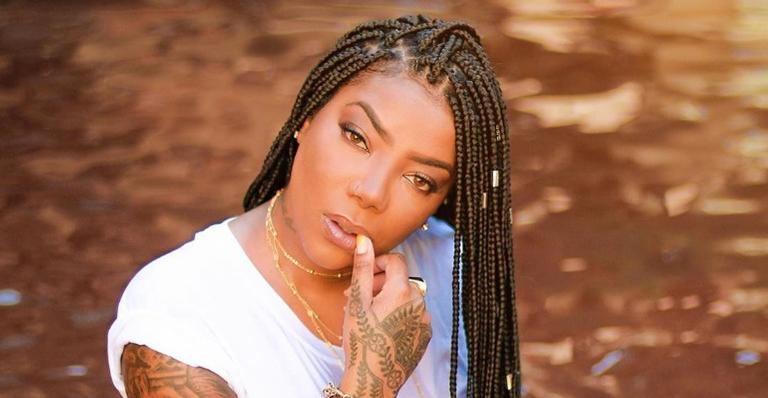 Ludmilla surge plena ao relembrar passeio de barco