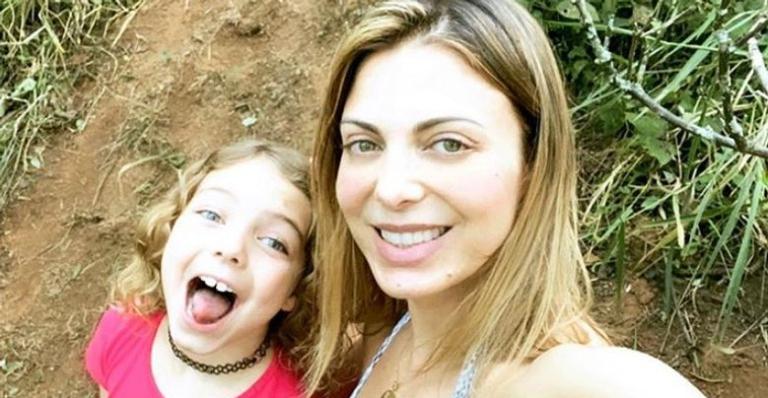 Sheila Mello se derrete por clique da filha com o cachorro: ”Imagem de puro amor”