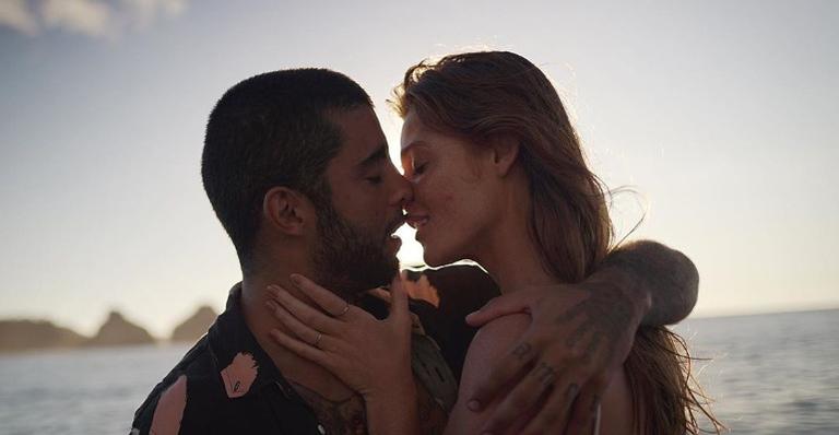Cintia Dicker encanta ao posar com Pedro Scooby: ”Saudade já”
