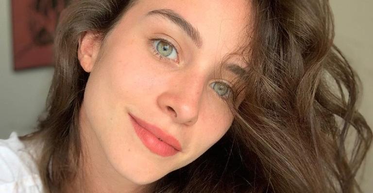 Laryssa Ayres arranca risadas ao mostrar sua relação com sua transição capilar