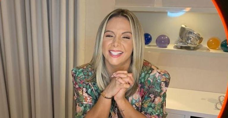 Carla Perez surge deslumbrante em closet e beleza chama atenção: ”Perfeita demais”