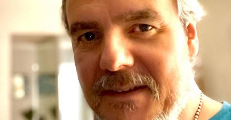 Cassio Gabus Mendes revela rotina durante quarentena: ”126 dias em casa”