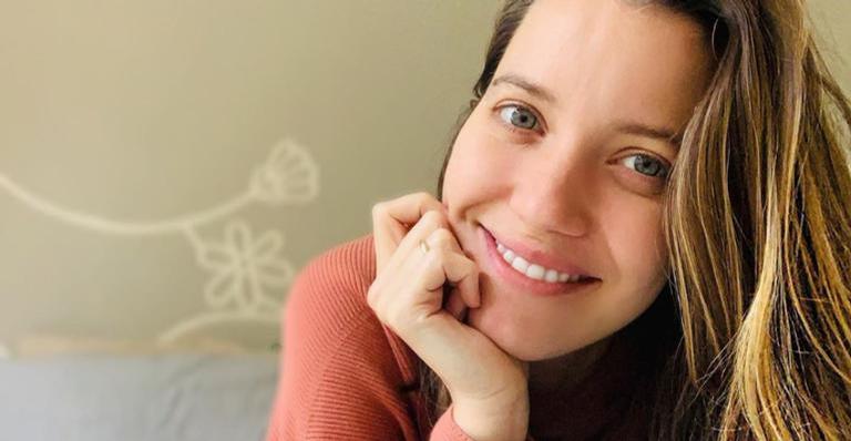 Em quarentena, Nathalia Dill aproveita o tempo para realizar novas leituras