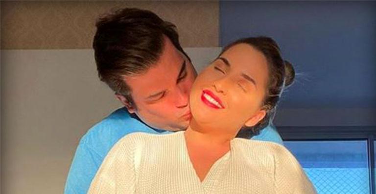 Humorista Rafael Cunha e esposa Débora Cunha revelam detalhes da vida de casado