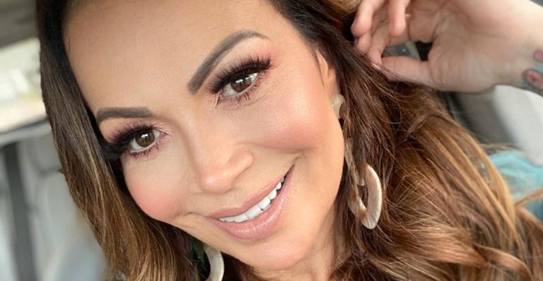 Solange Almeida encanta fãs ao mostrar seus cachorrinhos se divertindo: ”Muita fofura!”