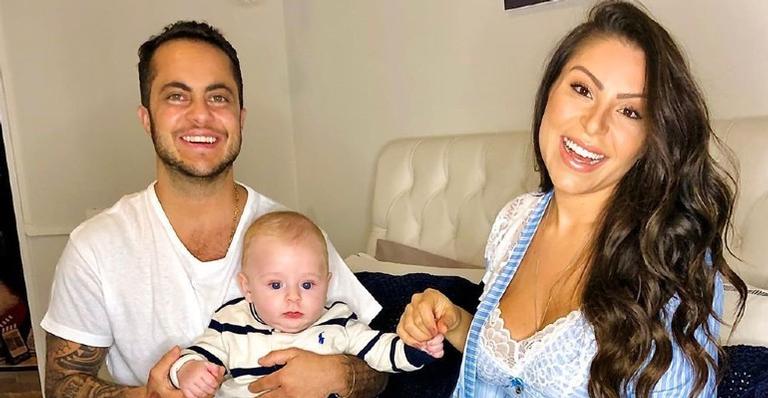 Thammy Miranda posa com a família e dispara: ”Não troque sua autenticidade por aprovação”