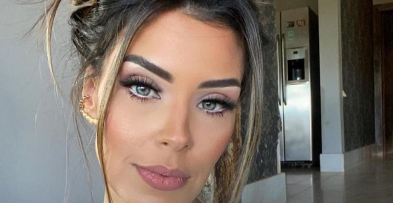 Ivy Moraes surge belíssima e ostenta corpão em maiô cavado branco: ”Mulher mais linda que já vi”