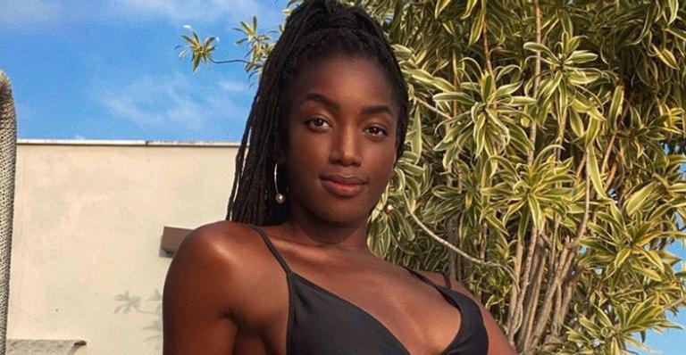 Iza compartilha selfies engraçadas e fãs brincam: ”Um surto diferente a cada hora”