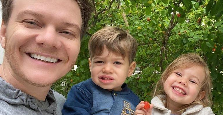 Michel Teló relembra clique da época em que Teodoro ainda era bebê: ”Meu gurizinho”