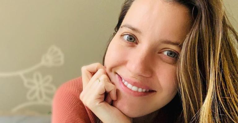 Grávida, Nathalia Dill mostra presente fofo que está tricotando para a primeira filha