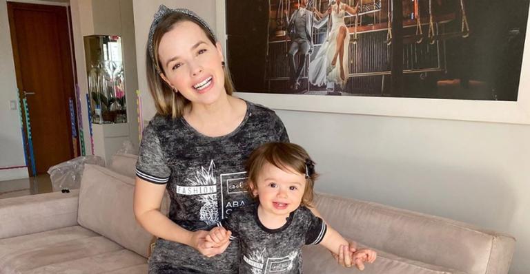 Thaeme encanta a web ao mostrar Liz com look fofo de inverno: ”Que amorzinho!”