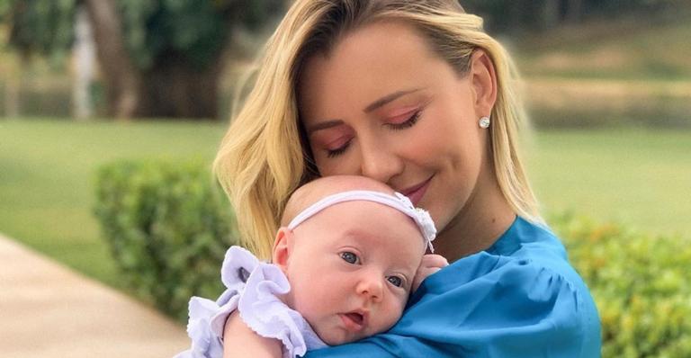 Ana Paula Siebert registra a filha, Vicky, acordando e se derrete: ”Minha princesa”
