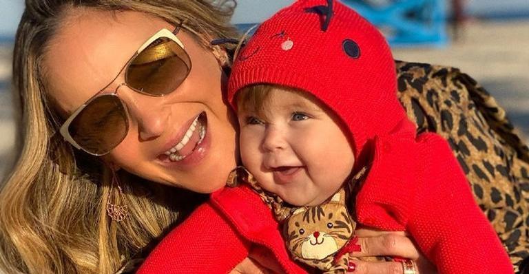 Claudia Leitte escreve carta para si mesma ao compartilhar cliques com a filha, Bela