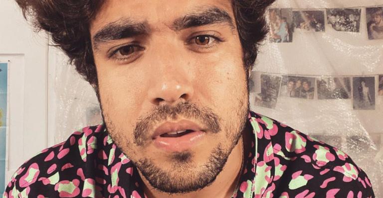 Em Natal, Caio Castro curte dia na praia e fãs elogiam: ”Lindo”