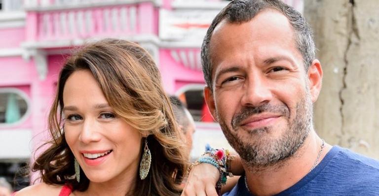 Malvino Salvador relembra clique com Mariana Ximenes ao comemorar a reprise de ‘Haja Coração’