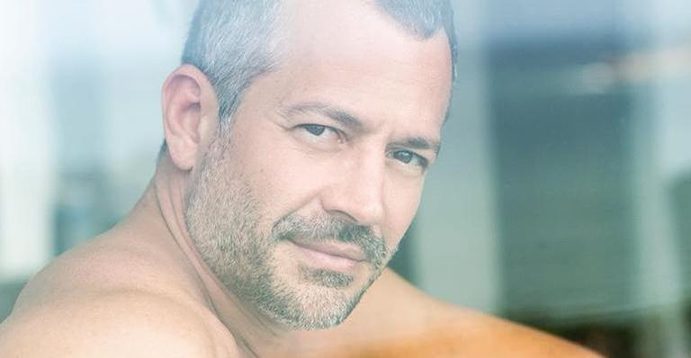 De barco, Malvino Salvador surge apreciando o pôr do sol e encanta web: ”Lindo”