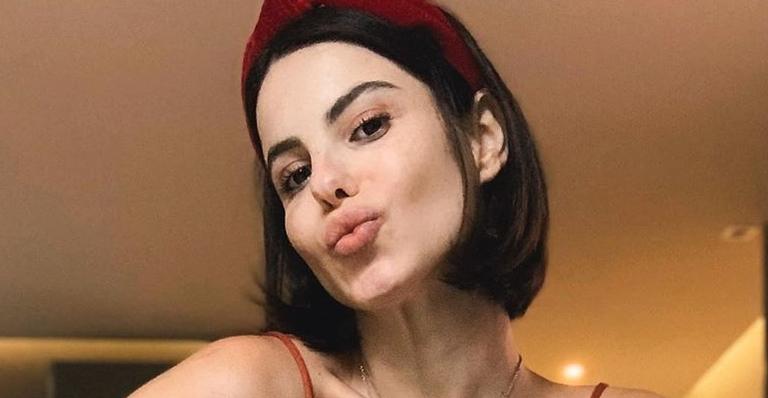 Grávida, Sthefany Brito exibe barrigão de 5 meses em frente ao espelho: ”Nós!”