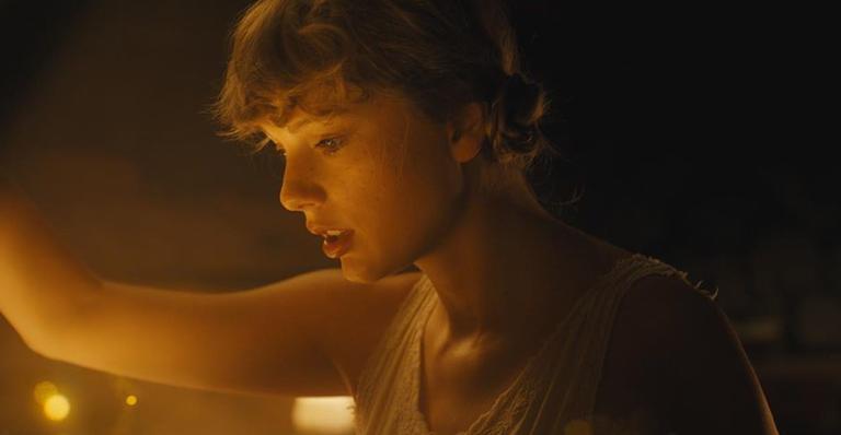 Taylor Swift está vendendo cardigan baseado no seu mais novo