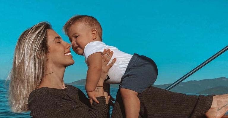 Gabi Brandt posta lindíssimos cliques do filho e se declara: ”Veio pra iluminar nossas vidas”