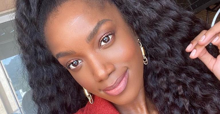 Iza aparece deslumbrante em selfie e seguidores babam: ”Mulher perfeita”