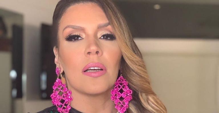 Simony ganha carinho do namorado e se derrete: ”Como a gente é feliz”