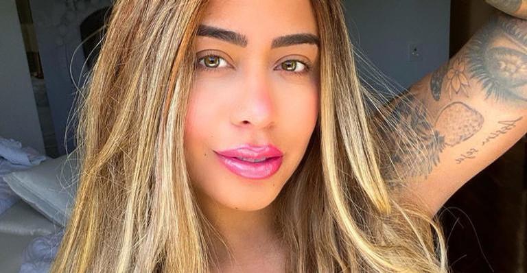 Rafaella Santos impressiona ao exibir barriga chapada na web