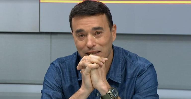 André Rizek se emociona ao noticiar morte de Rodrigo Rodrigues: ”Sucesso absoluto”