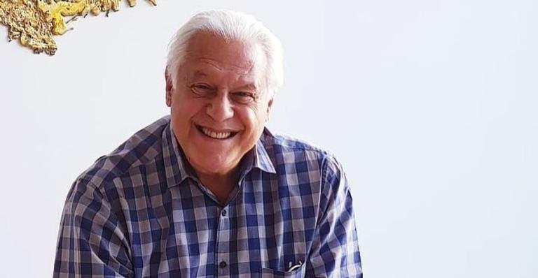 Antonio Fagundes demonstra objetos que tornam seu cotidiano mais leve: ”Não se levar tão a sério”