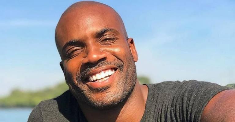 Aos 37 anos, Rafael Zulu comenta rótulo de galã: ”Venho driblando essas coisas”