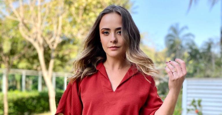 Juliana Silveira aproveita dia na natureza e fãs elogiam: ”Musa”