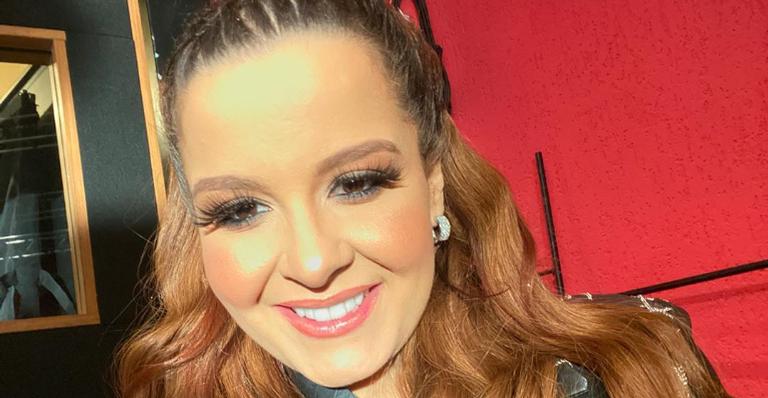 Maiara brinca ao surgir fazendo massagem na web: ”Bem plena!”