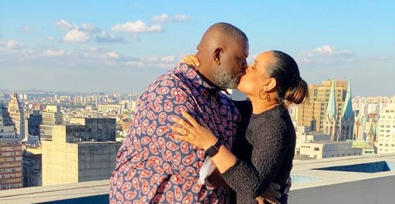 Péricles celebra aniversário da esposa e encanta: ”Muito obrigado por ser o meu presente”