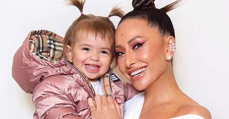 Sincera! Sabrina Sato cai na risada com comentário inusitado de Zoe sobre sua pinta na testa