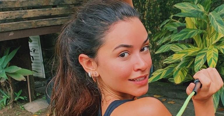 Após anunciar gravidez, Talita Younan posa exibindo barriguinha pela primeira vez