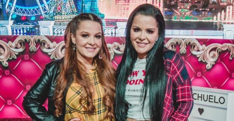 De biquíni, Maiara posa com Maraisa e faz bela declaração para a irmã: ”Você é única”