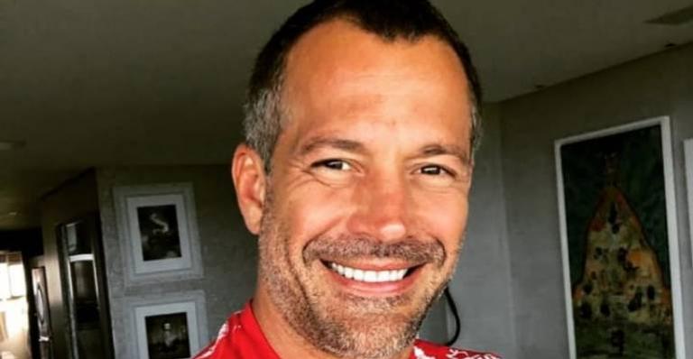 Malvino Salvador encanta ao publicar foto da família reunida