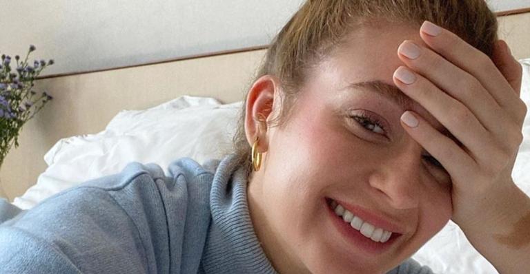 Chiquérrima! Marina Ruy Barbosa posa belíssima só de roupão branco: ”A mais linda do mundo”