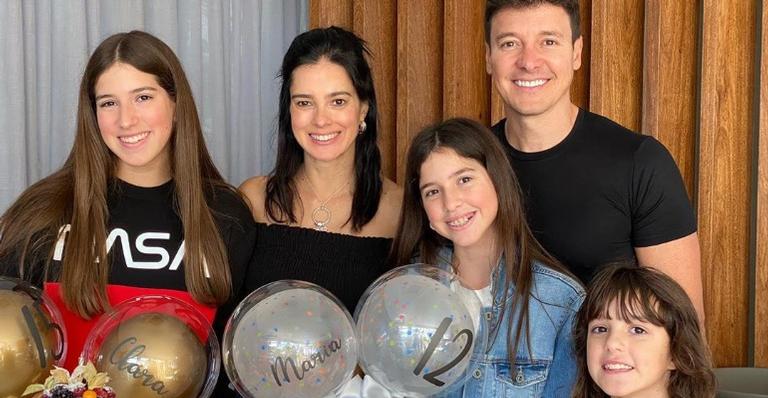 Rodrigo Faro contempla o pôr do sol ao lado da família: ”Sempre juntos”