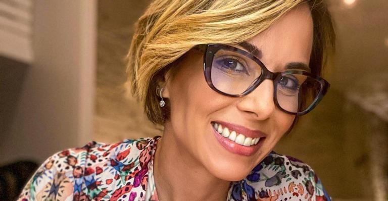 Ana Furtado relembra pose inusitada para o trabalho: ”Malabarismos pela profissão”